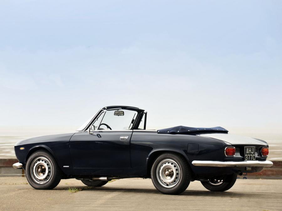  Alfa Romeo Giulia GTC (105.25) 1964 года  (фото 12 из 16)